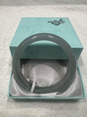 Jade Gray green Translucent Bangle Bracelet NWB